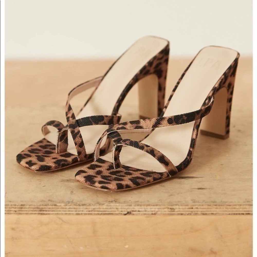 New LPA L P A Giana Heel 7.5 leopard